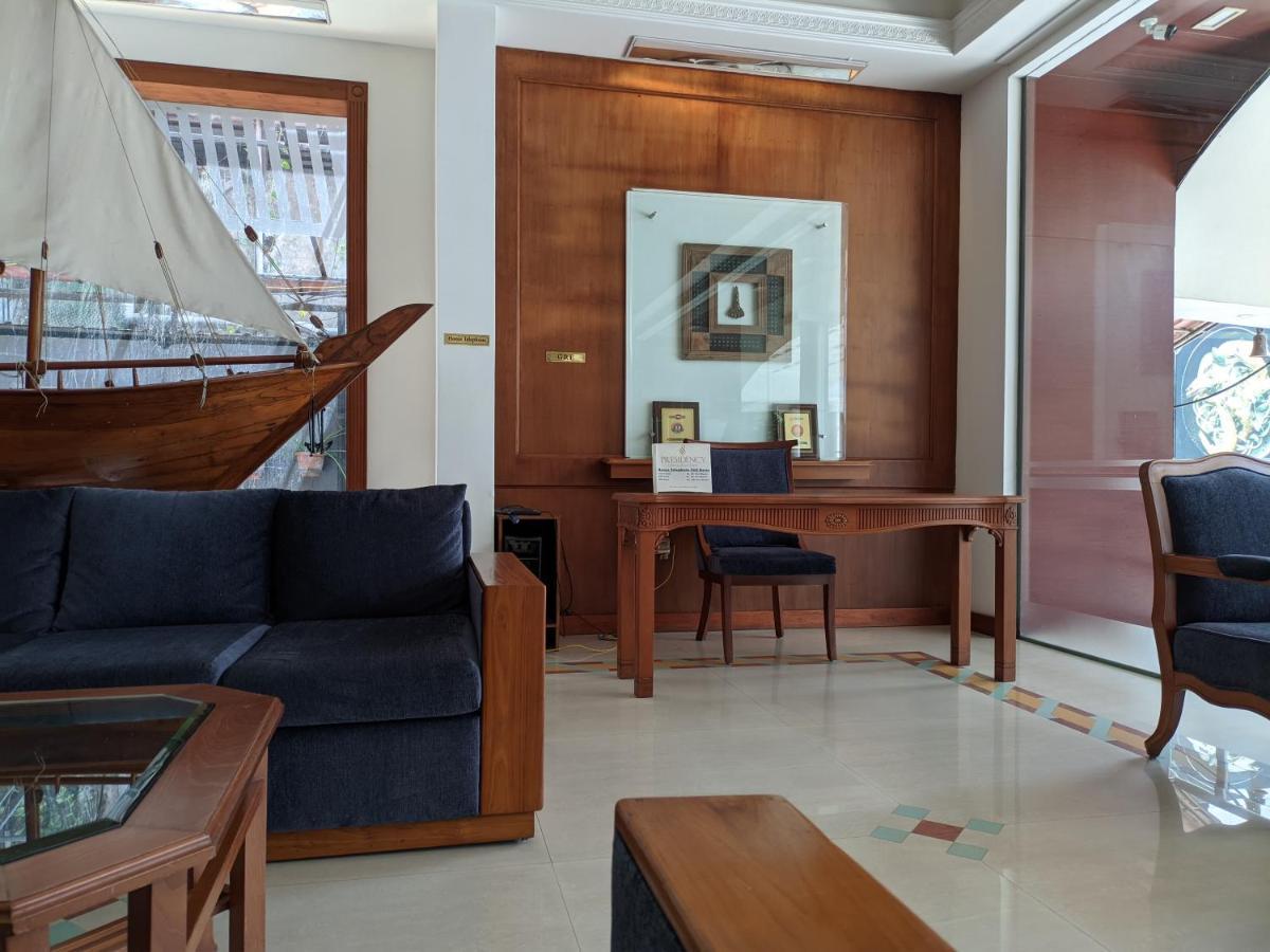 Presidency Kochi City Centre Buitenkant foto