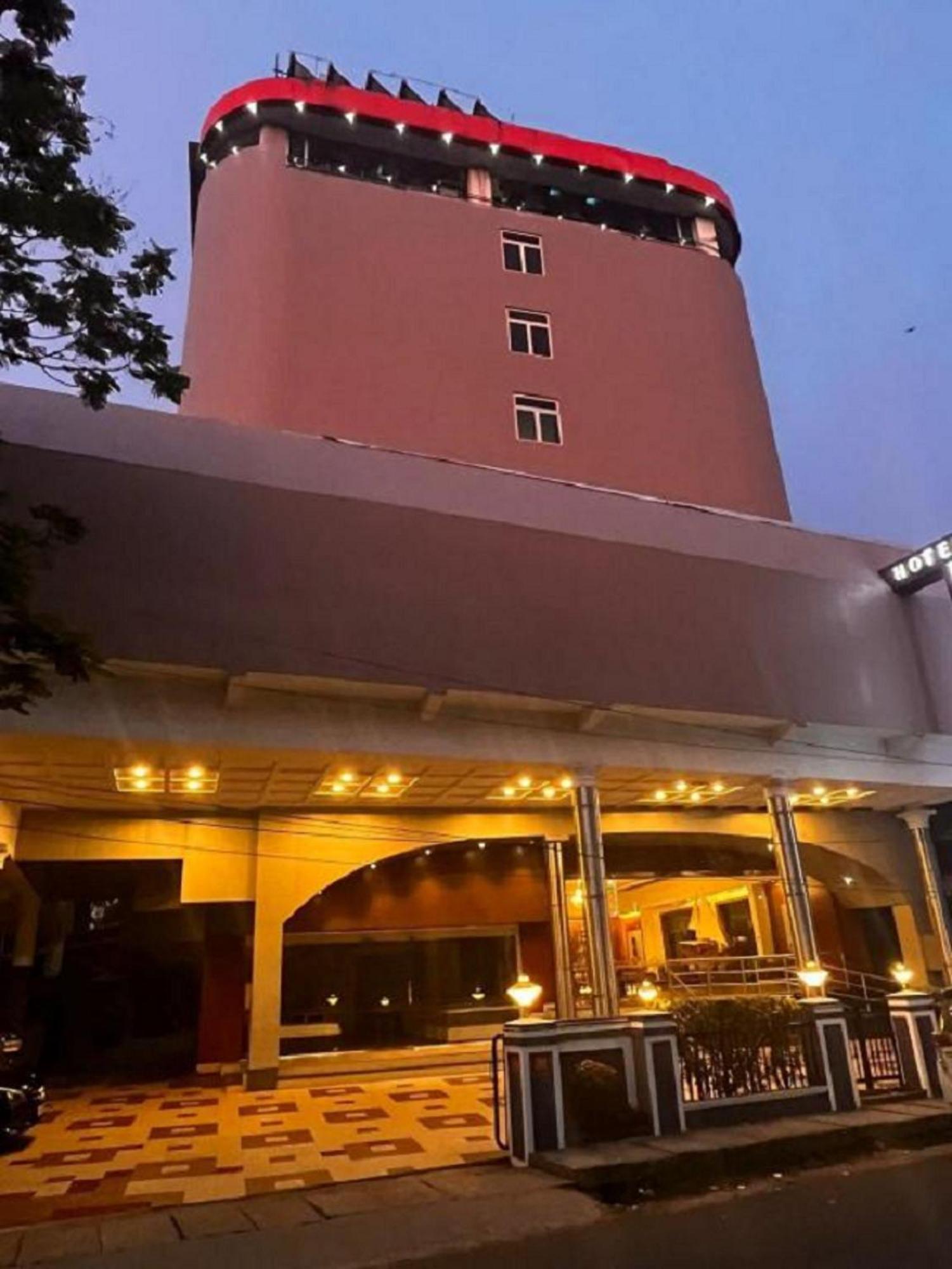 Presidency Kochi City Centre Buitenkant foto