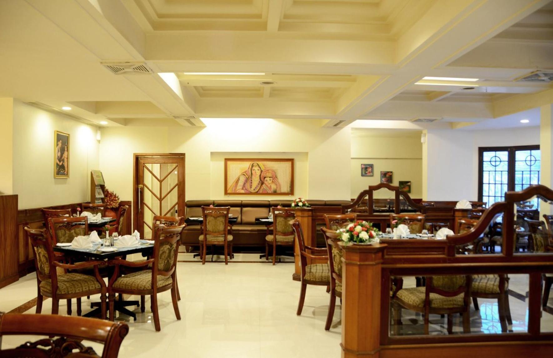 Presidency Kochi City Centre Buitenkant foto