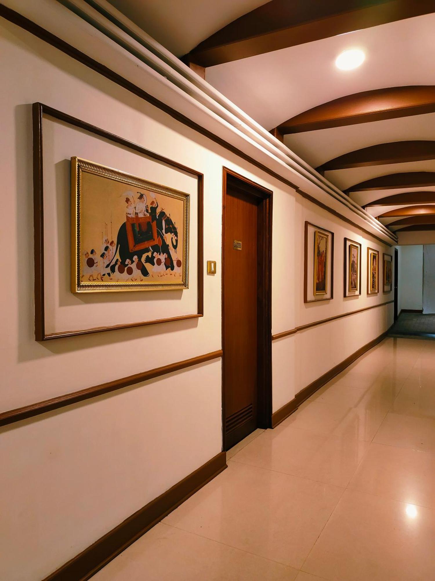 Presidency Kochi City Centre Buitenkant foto
