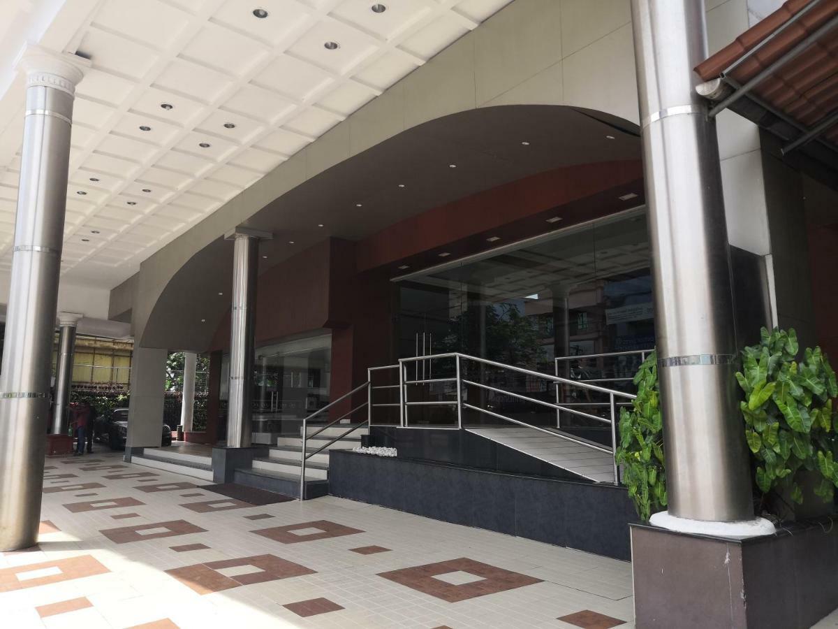 Presidency Kochi City Centre Buitenkant foto