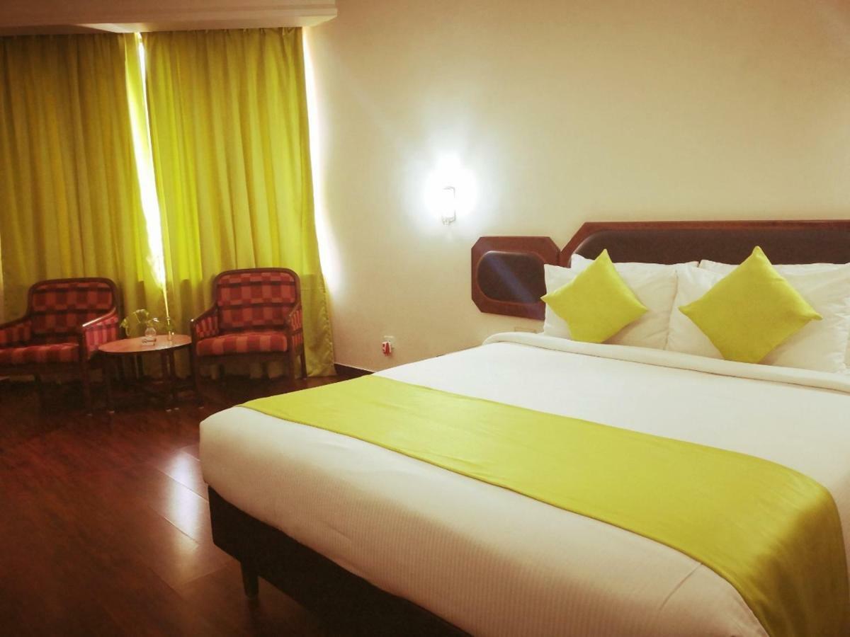 Presidency Kochi City Centre Buitenkant foto