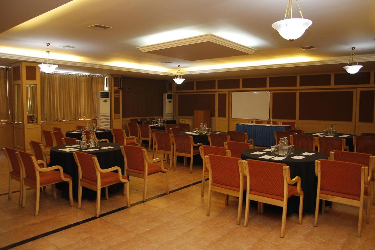 Presidency Kochi City Centre Buitenkant foto