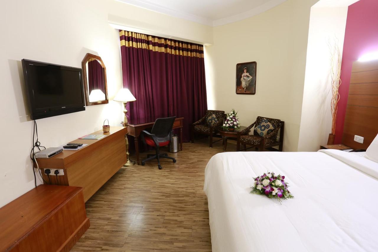Presidency Kochi City Centre Buitenkant foto